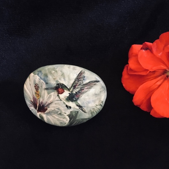 Handpainted hummingbird brooche! ✨ - Picture 1 of 3